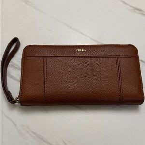 Fossil Chestnut Brown Leather Zip Wristlet